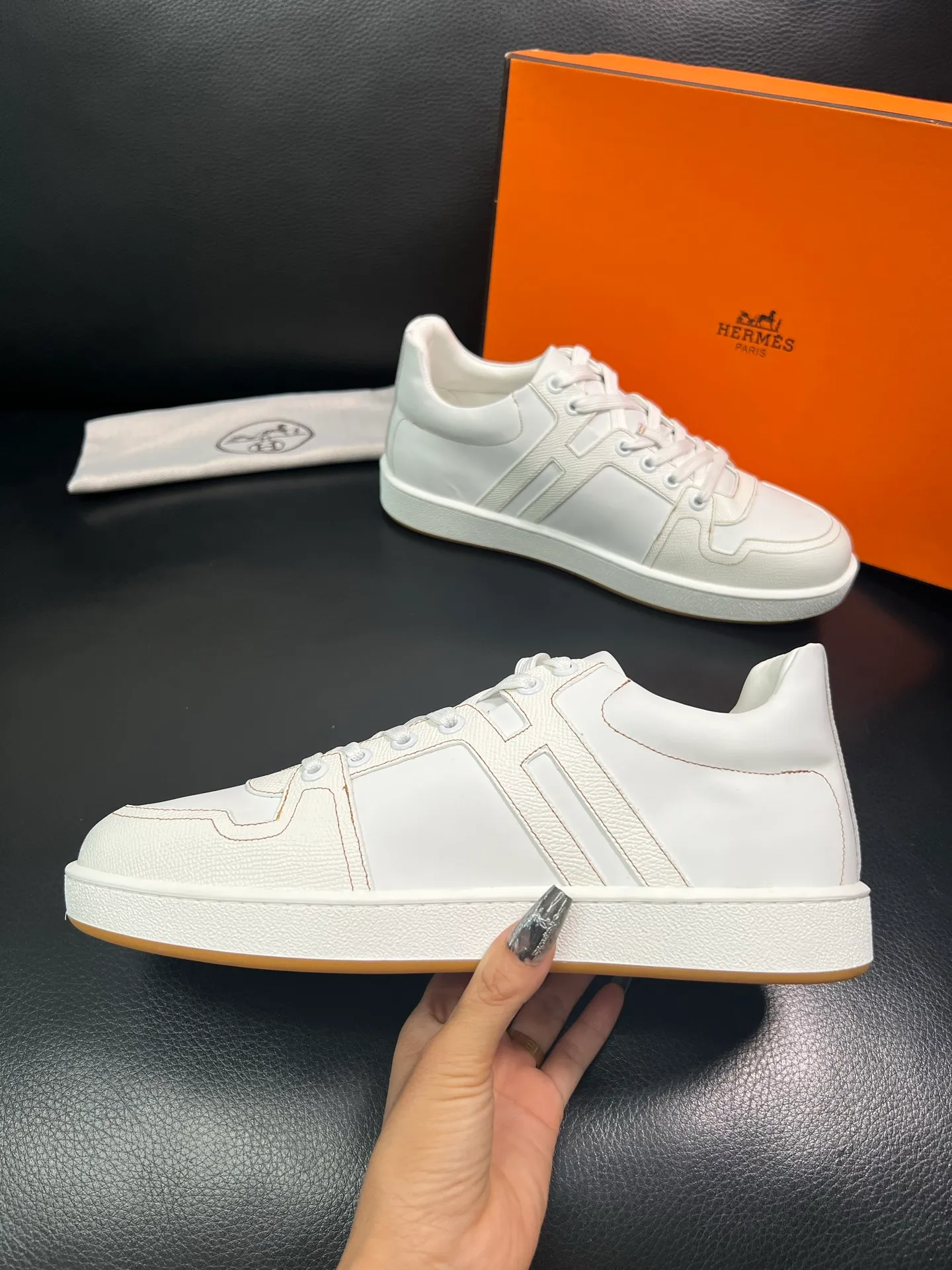 Men's shoes 💰700 Hermes Top Purchasing Agent Hermes counters are on sale at the same time with original factory configuration, original cowhide fabric imported from Italy, high-quality splicing technology, fully imported water-dyed cowhide lining, soles: original soles specially provided by the original factory are super comfortable, the original factory and single goods are of high quality, welcome to compare at the same time at the counter, code number 38-44 (customized 45 46) 85851